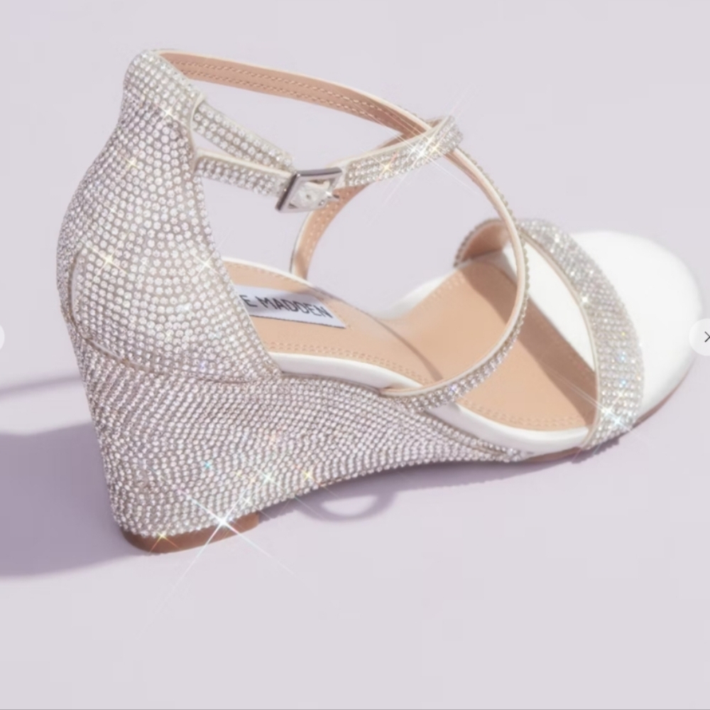 🌞2/$30 // STEVE MADDEN: Crystal Crisscross Strap Wedge Sandals - Picture 3 of 13